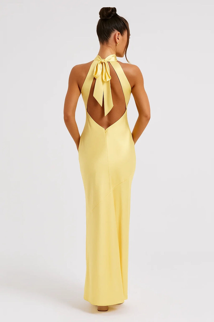Women’s Halter Neck Maxi Dress – Elegant Sleeveless Silhouette with Side Slit and Tie-Back Closure