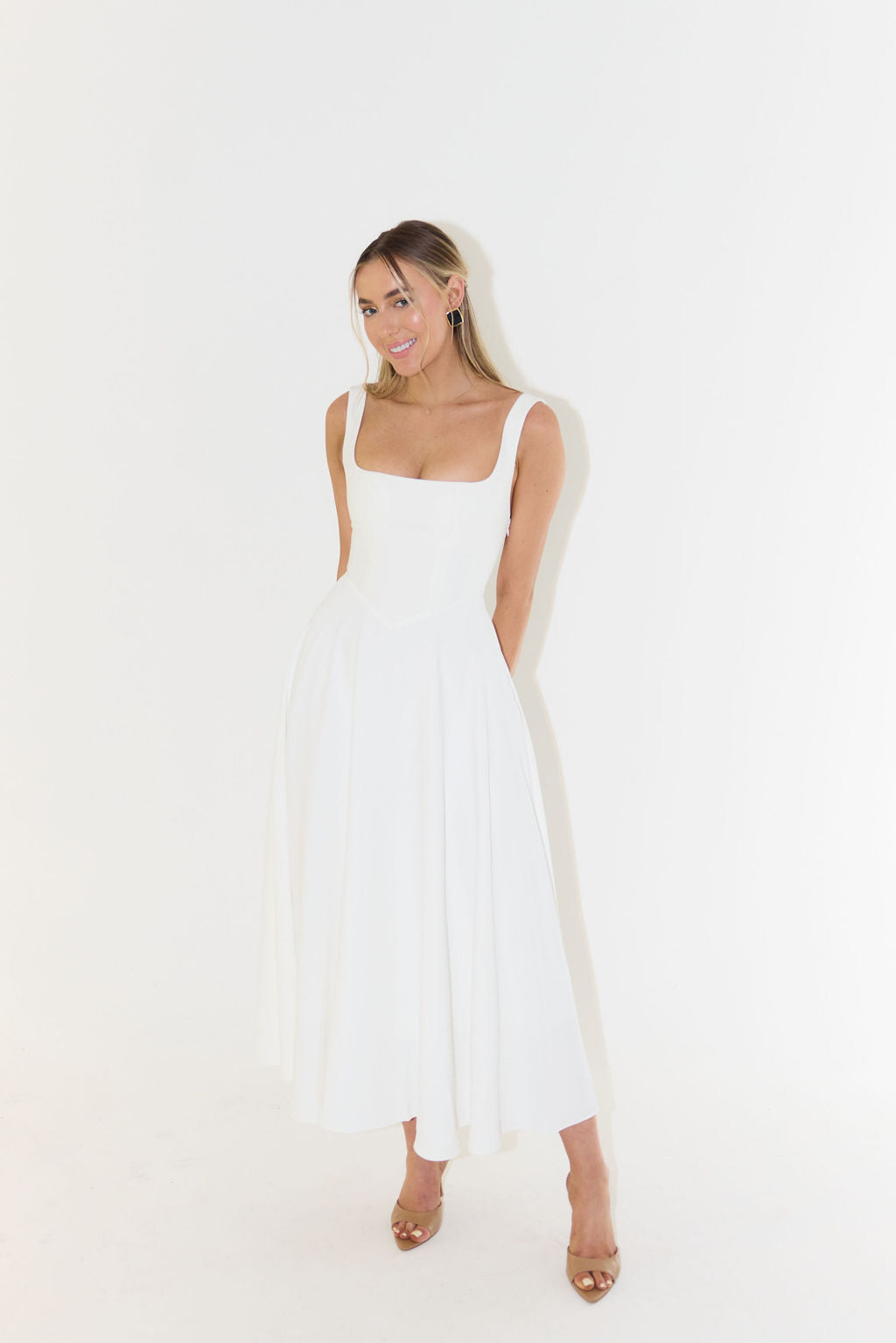Women’s Midi Dress – Flattering Fit – Cinched Waist – Flowing Silhouette