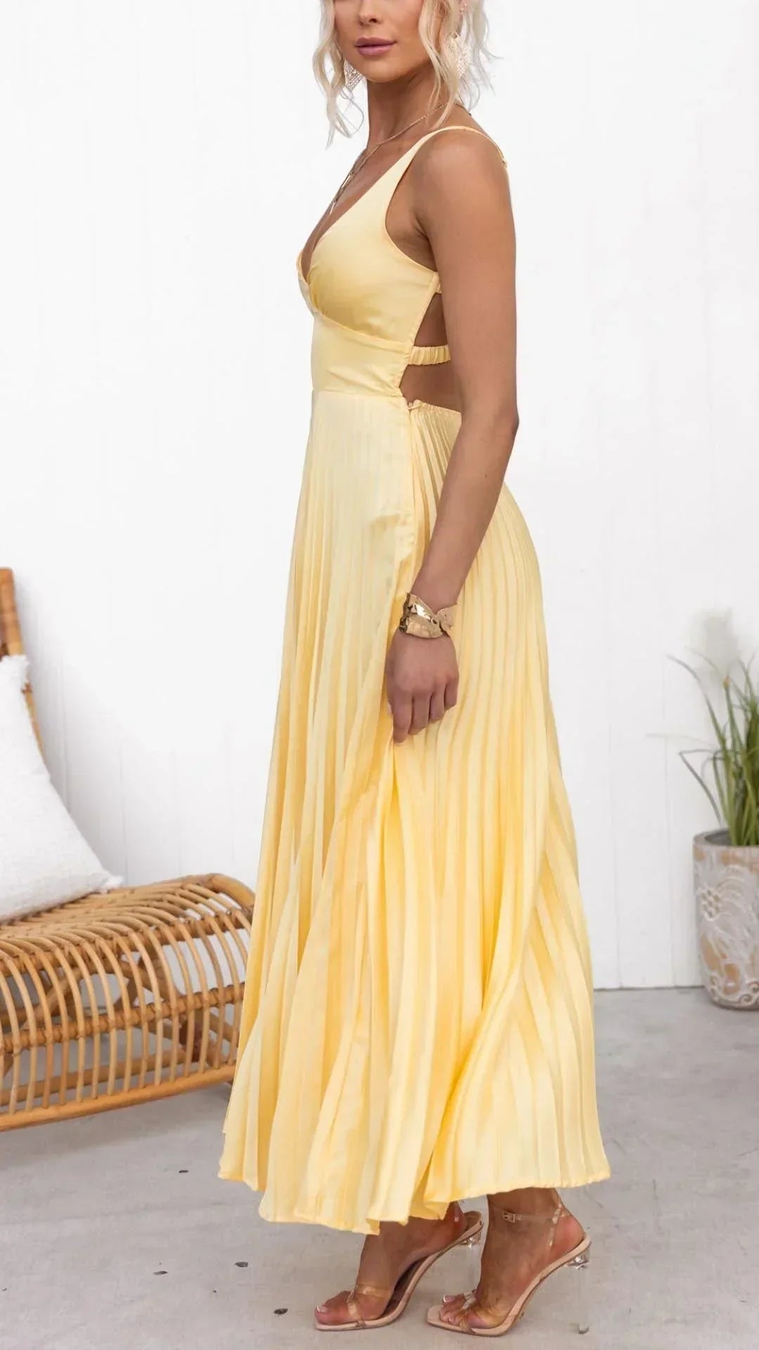 Yellow V-Neck Pleated Maxi Dress – Elegant Back-Strap Gown